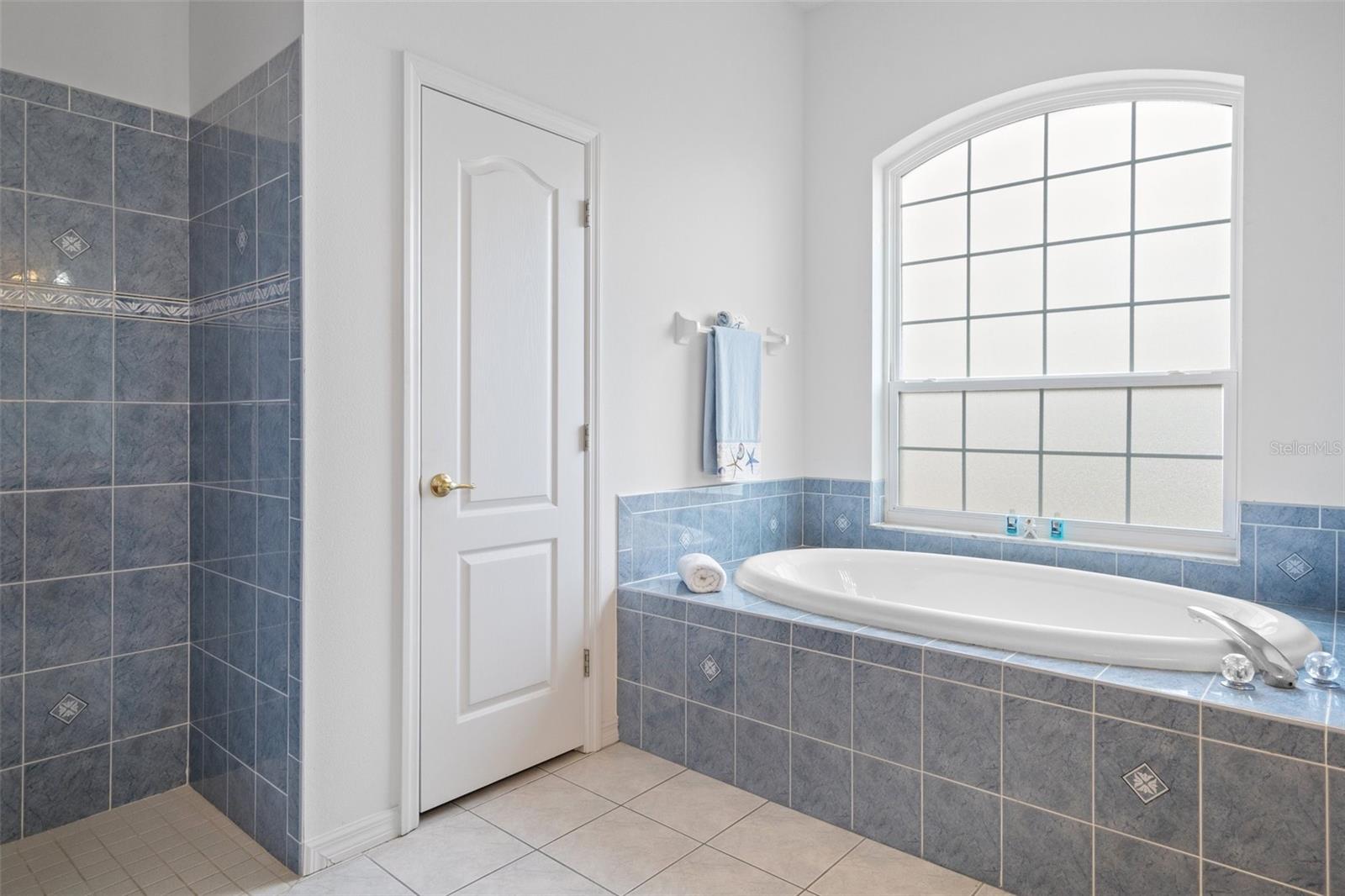 Image 32 of 61 For 13496 S Oakview Avenue