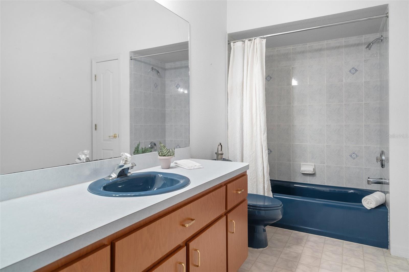 Image 47 of 61 For 13496 S Oakview Avenue