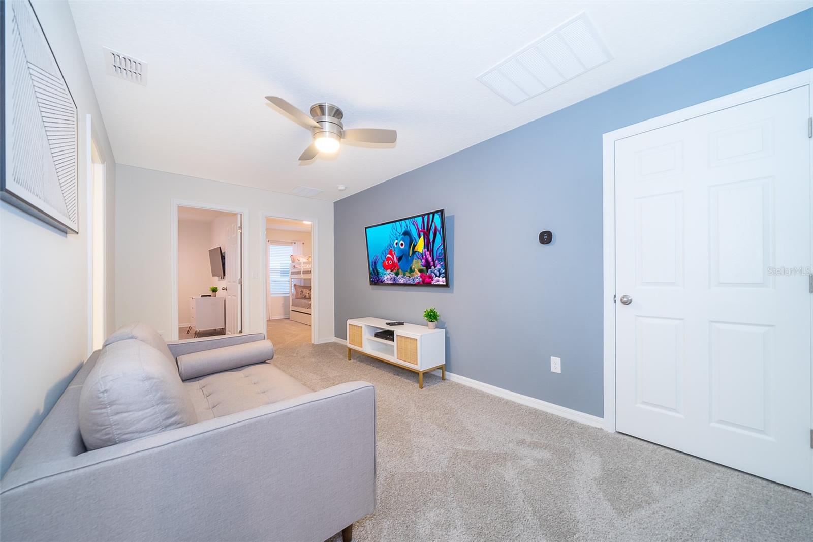 Image 10 of 27 For 1852 Tropical Palms Circle