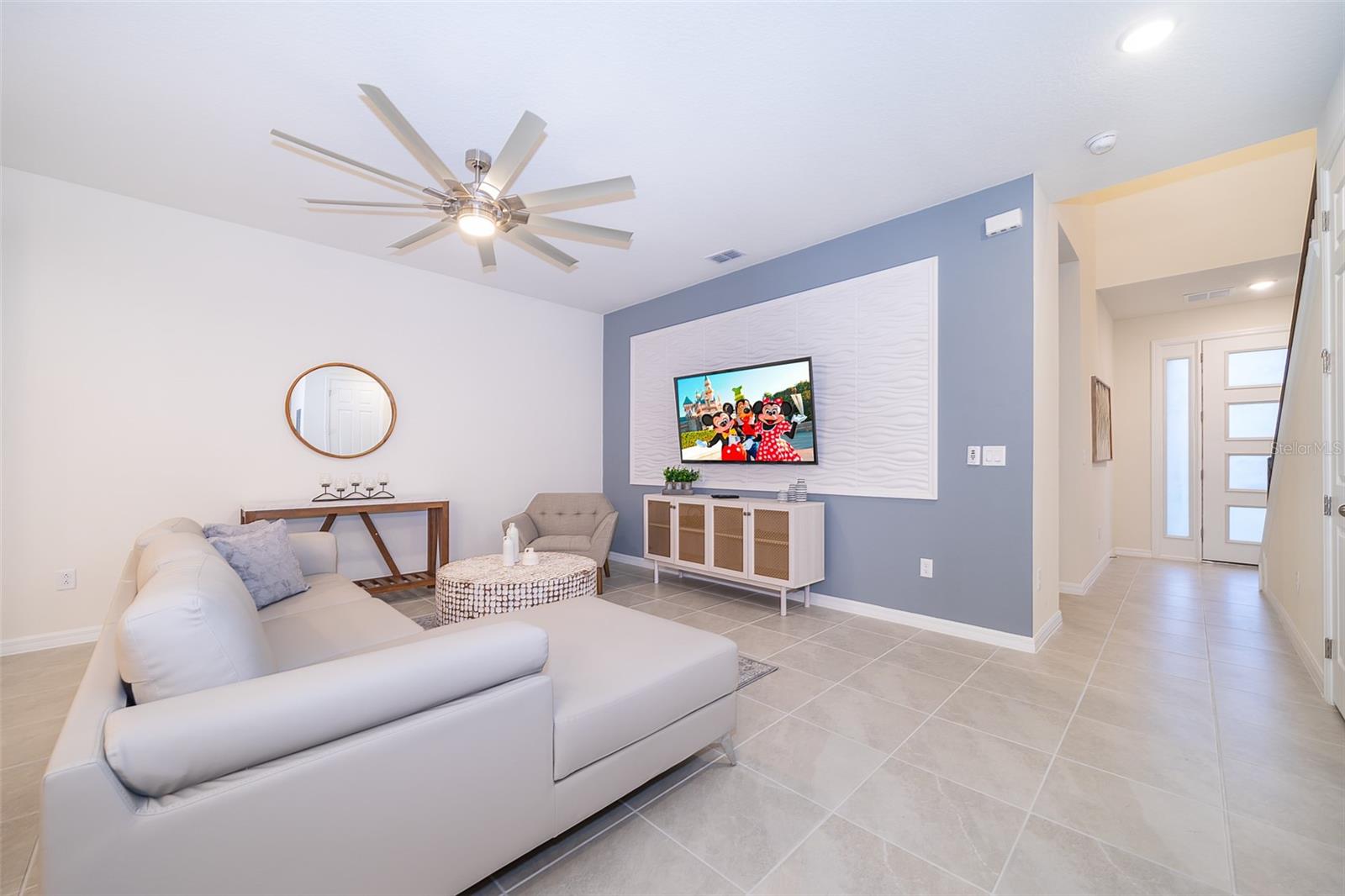 Image 16 of 27 For 1852 Tropical Palms Circle