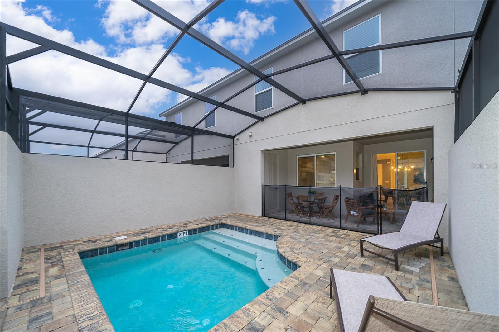 Image 5 of 27 For 1852 Tropical Palms Circle