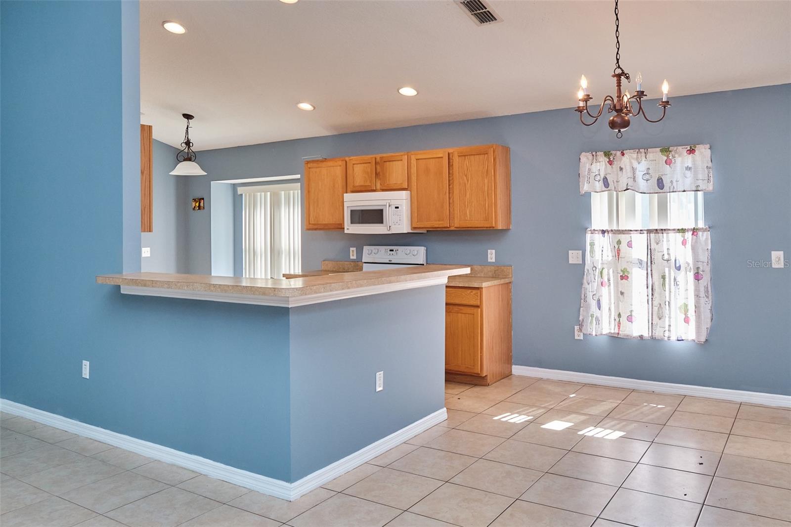 Image 11 of 38 For 2726 Randal Way