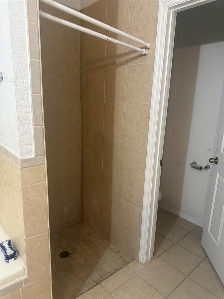 Image 12 of 17 For 913 Gascony Court