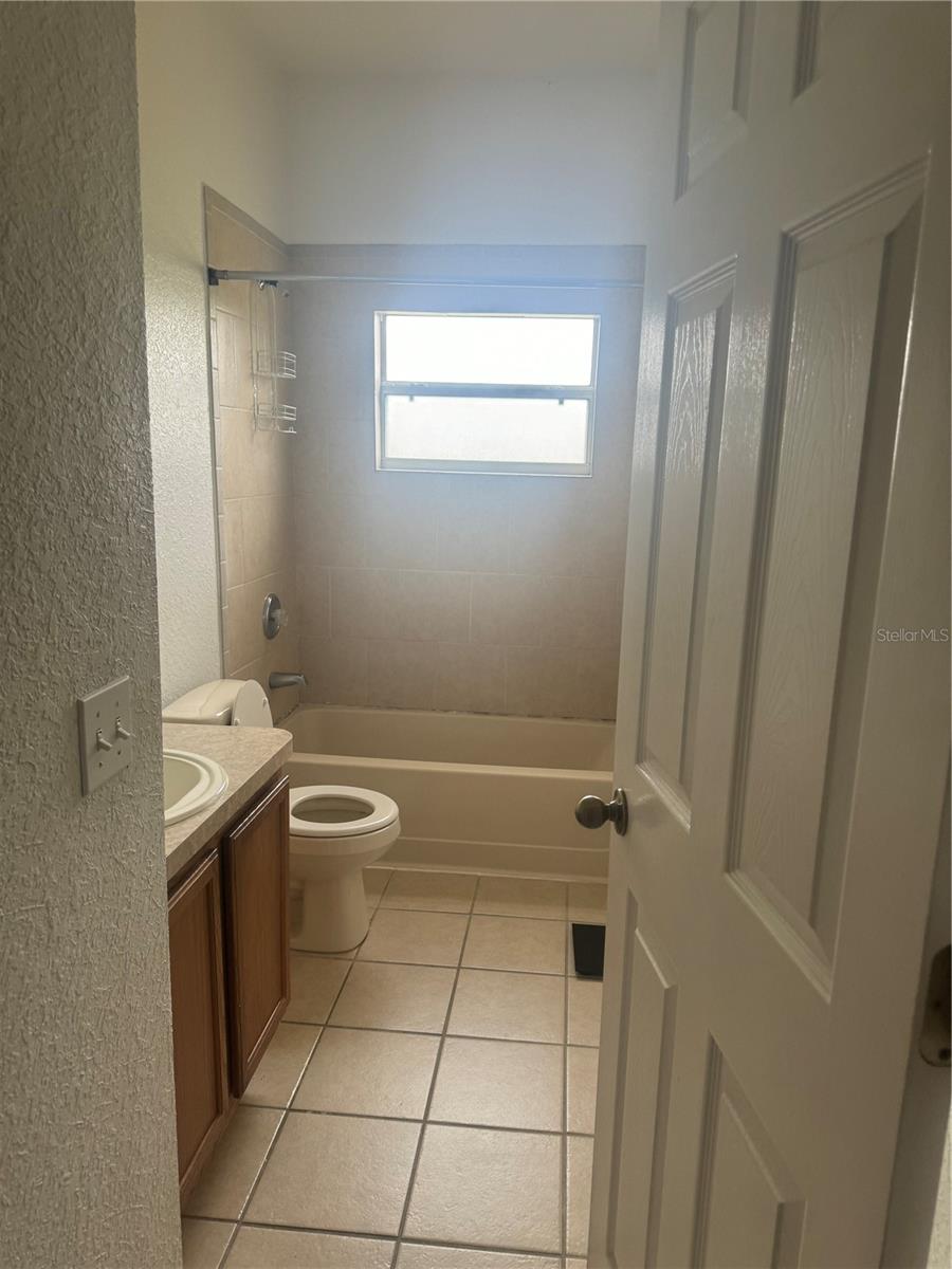 Image 13 of 17 For 913 Gascony Court