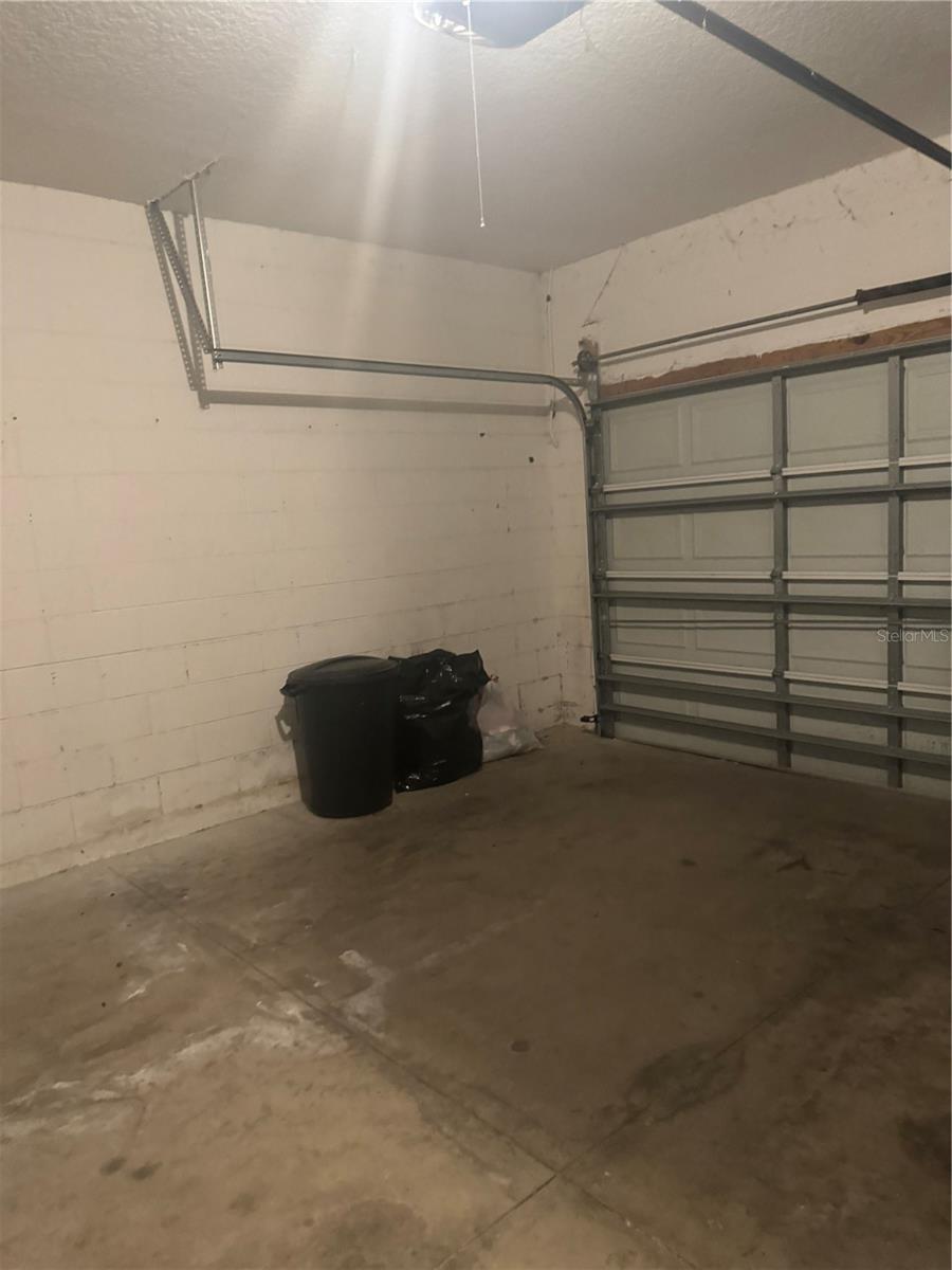 Image 15 of 17 For 913 Gascony Court