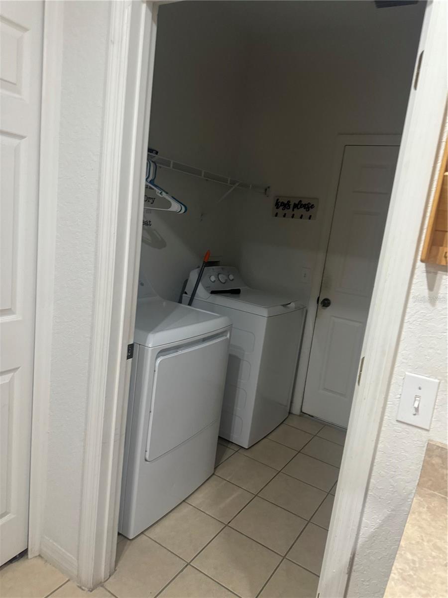 Image 16 of 17 For 913 Gascony Court