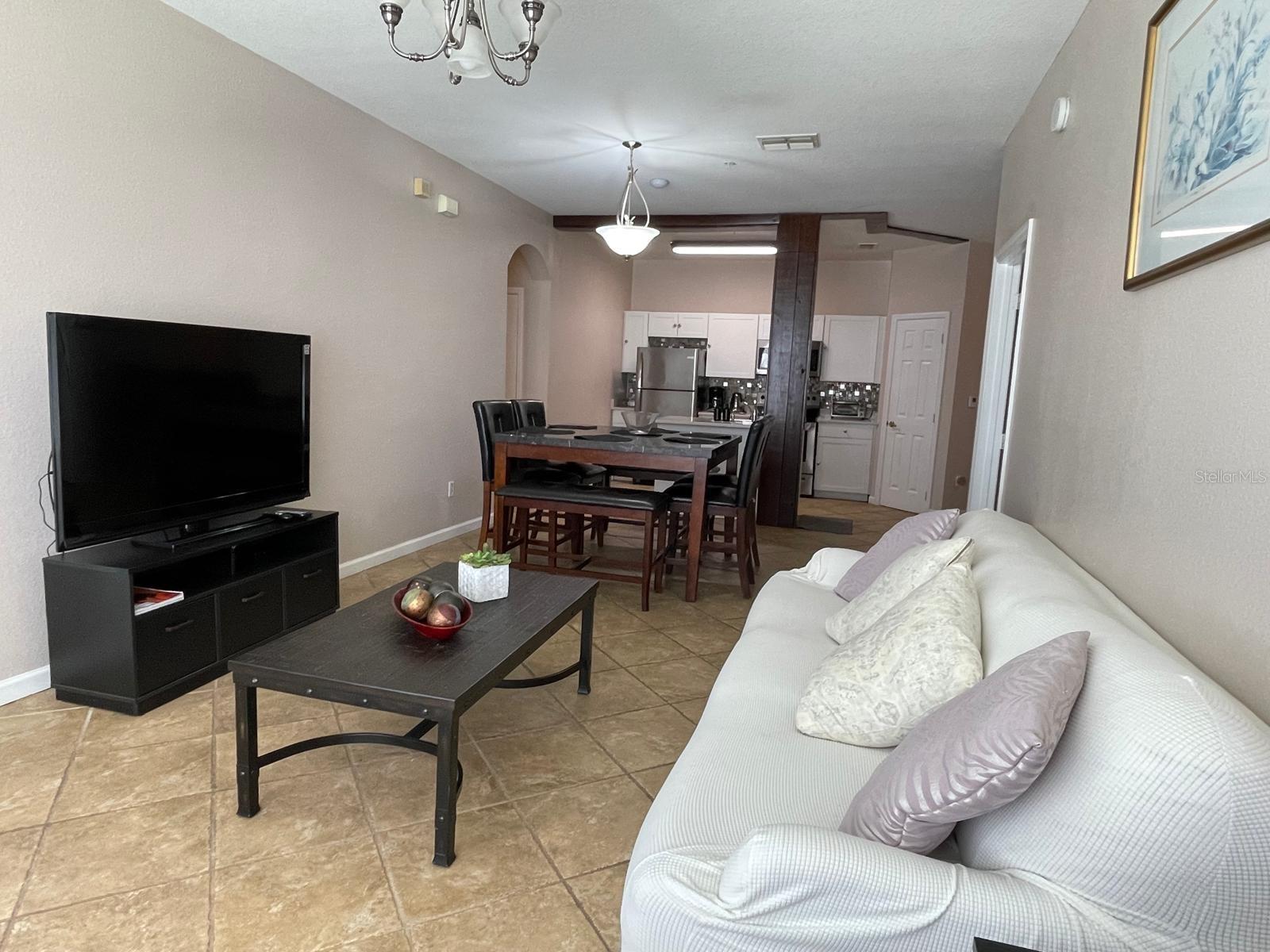 Image 8 of 21 For 8101 Coconut Palm Way 101