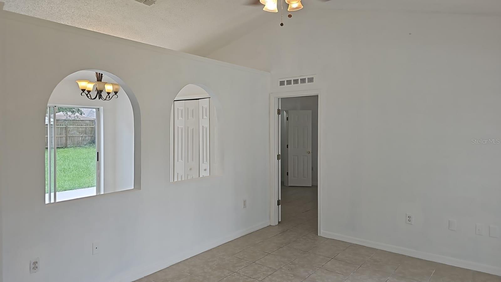 Listing photo id 4 for 8284 Santo Drive