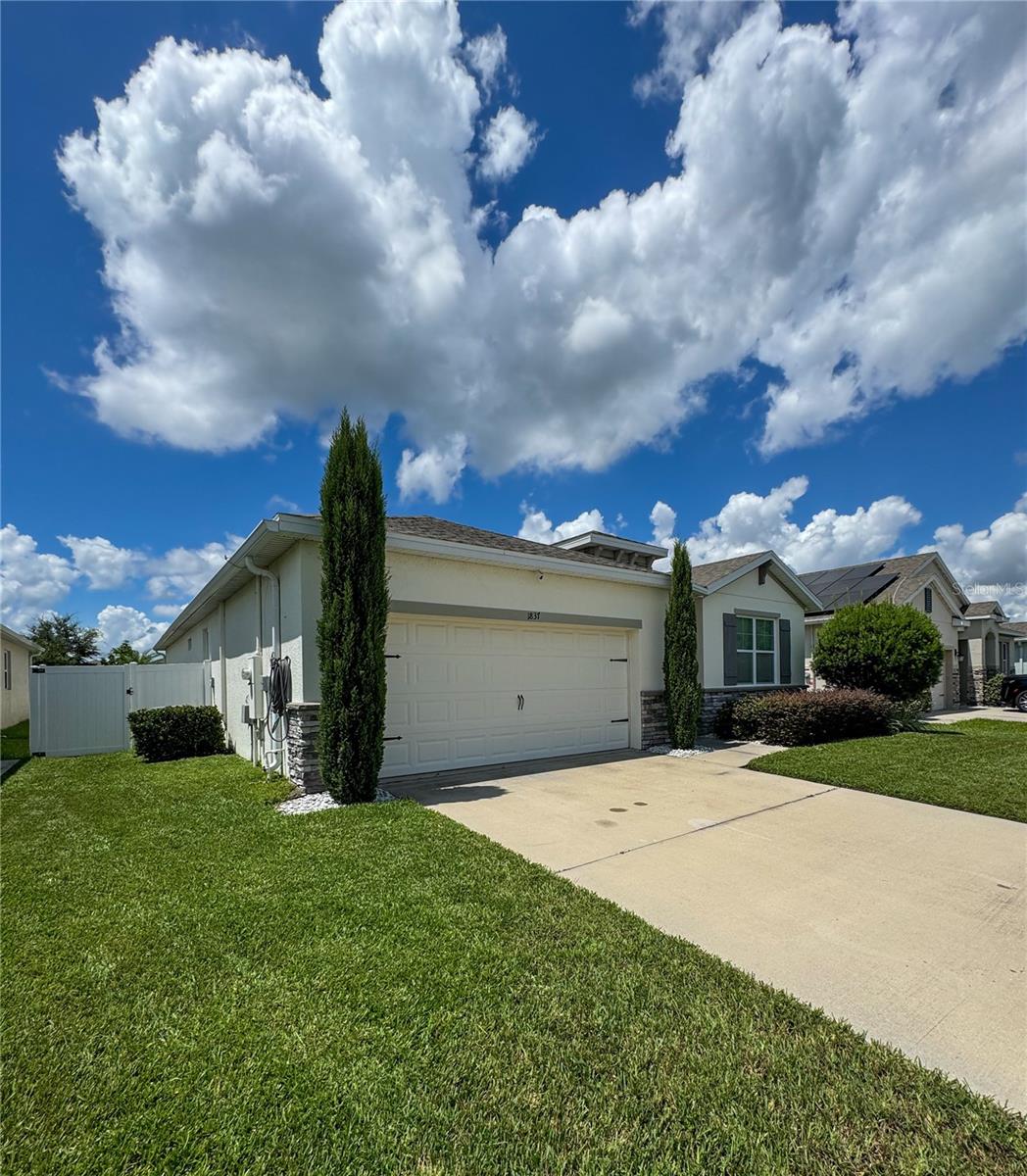 Image 3 of 32 For 1837 Hickory Bluff Road