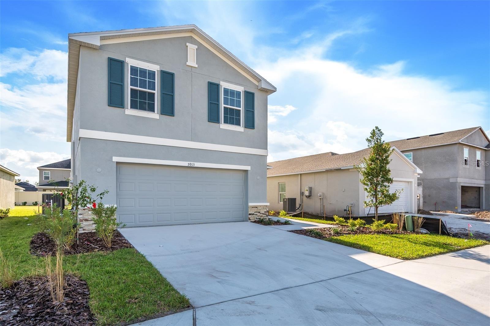 Listing photo id 0 for 5913 Laurelcrest Glen