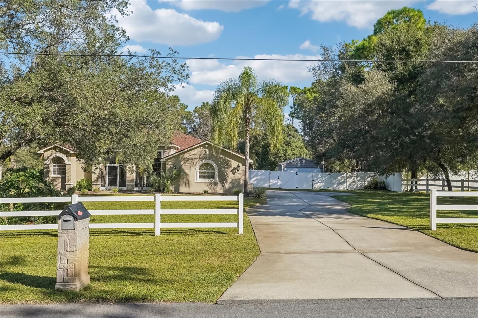 Image 6 of 84 For 15840 Oakcrest Circle