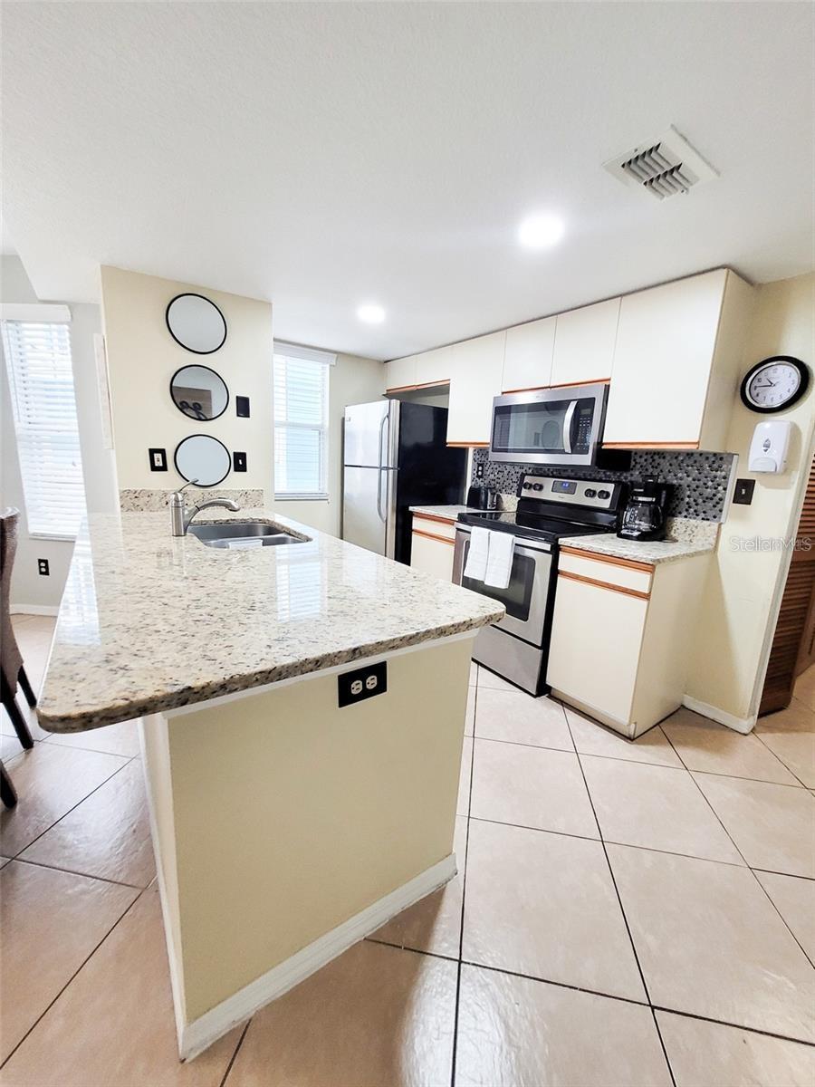 Image 6 of 18 For 2735 Poinciana Boulevard 95