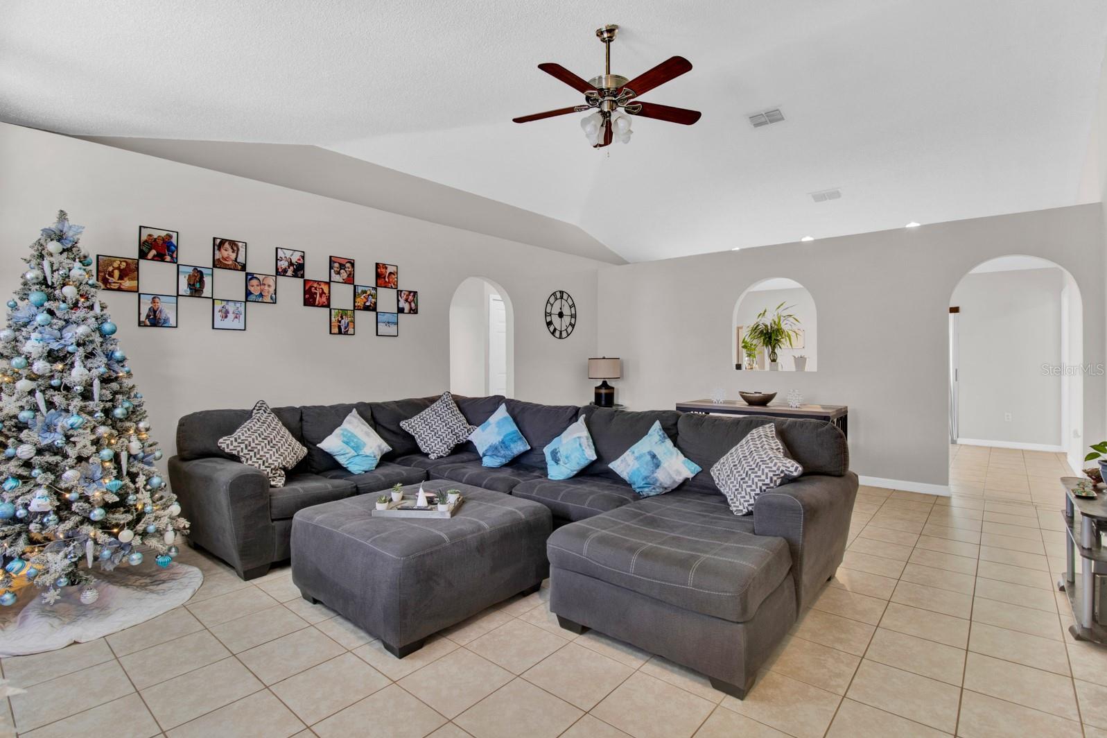 Image 10 of 48 For 905 Gascony Court