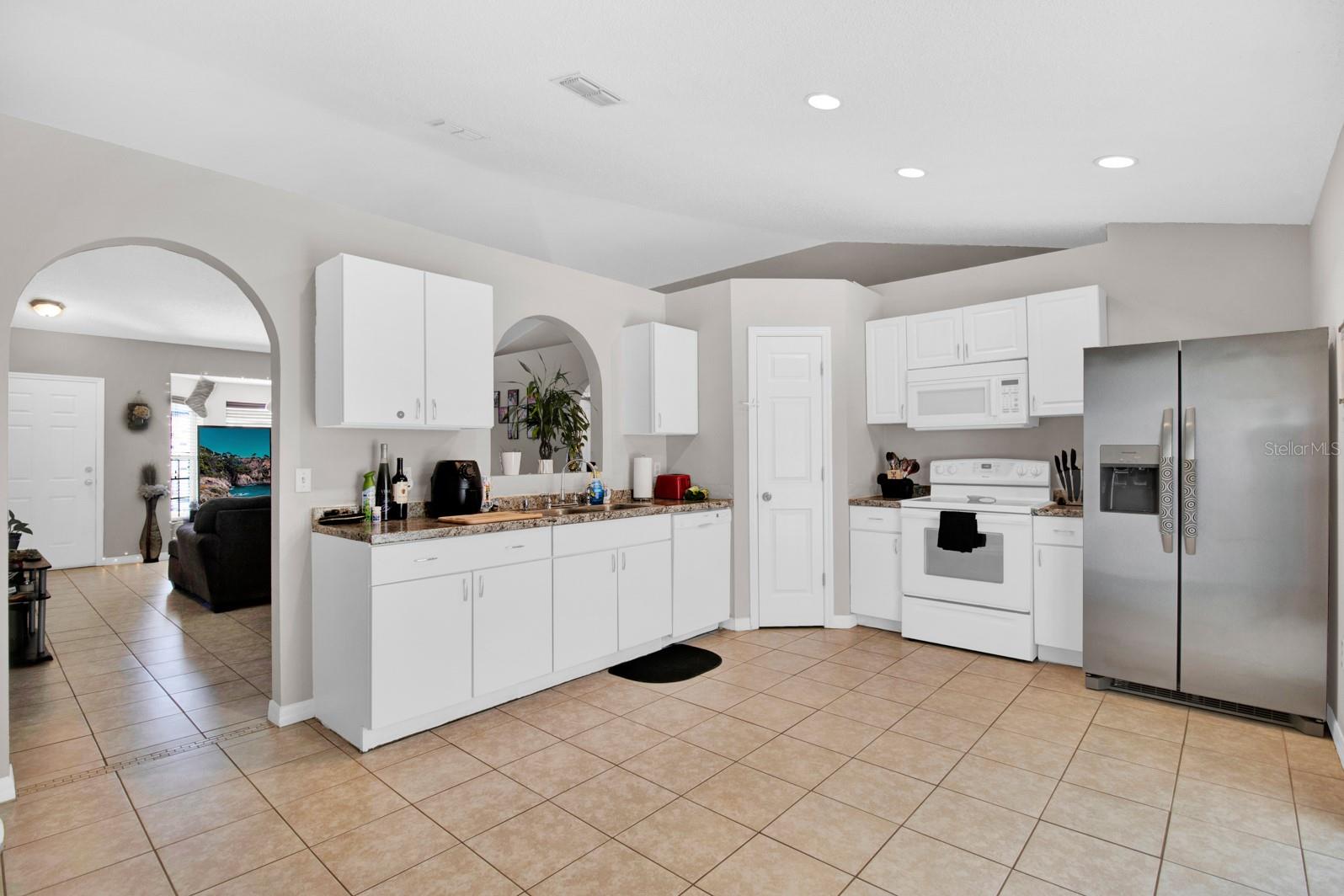 Image 11 of 48 For 905 Gascony Court