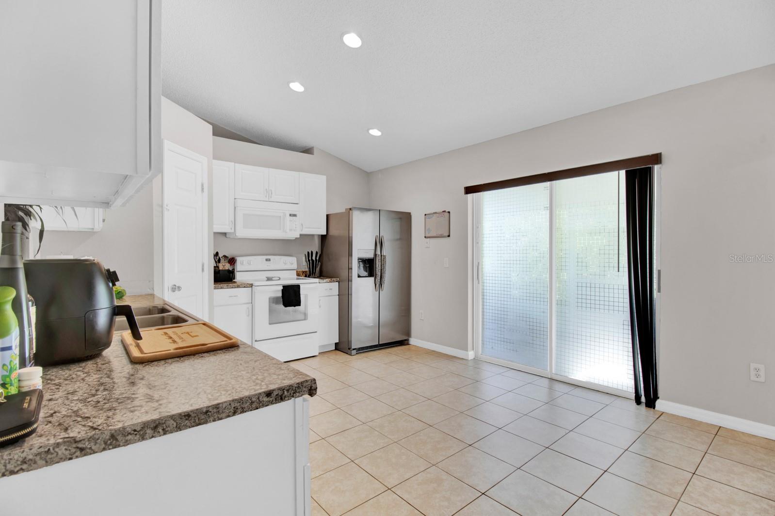 Image 14 of 48 For 905 Gascony Court