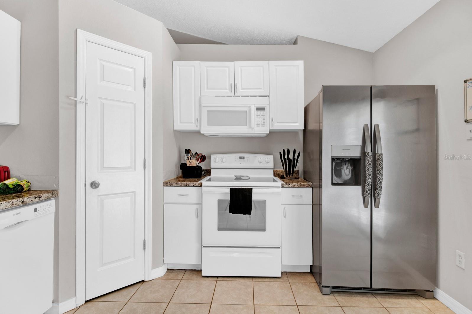 Image 15 of 48 For 905 Gascony Court