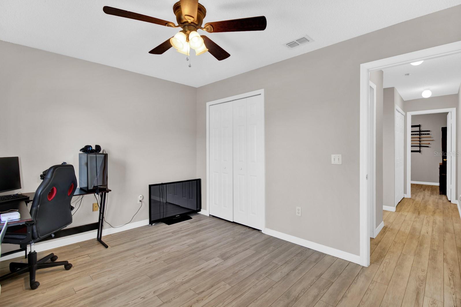 Image 18 of 48 For 905 Gascony Court