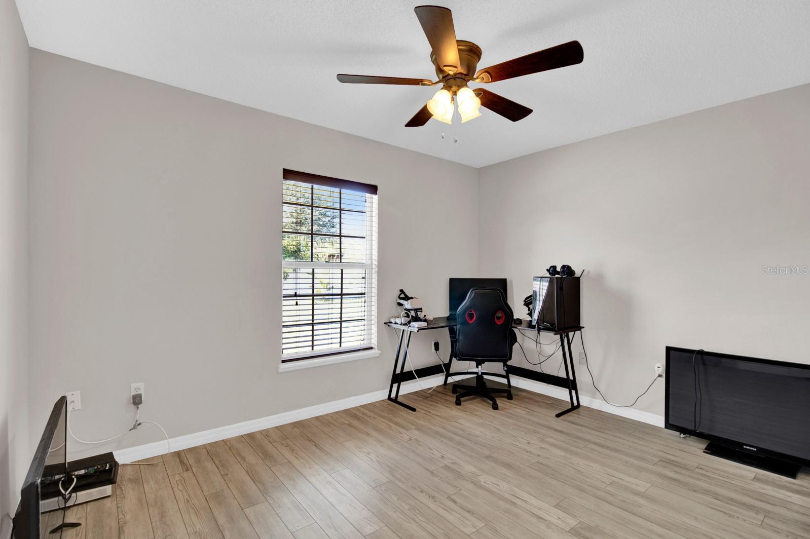 Image 19 of 48 For 905 Gascony Court