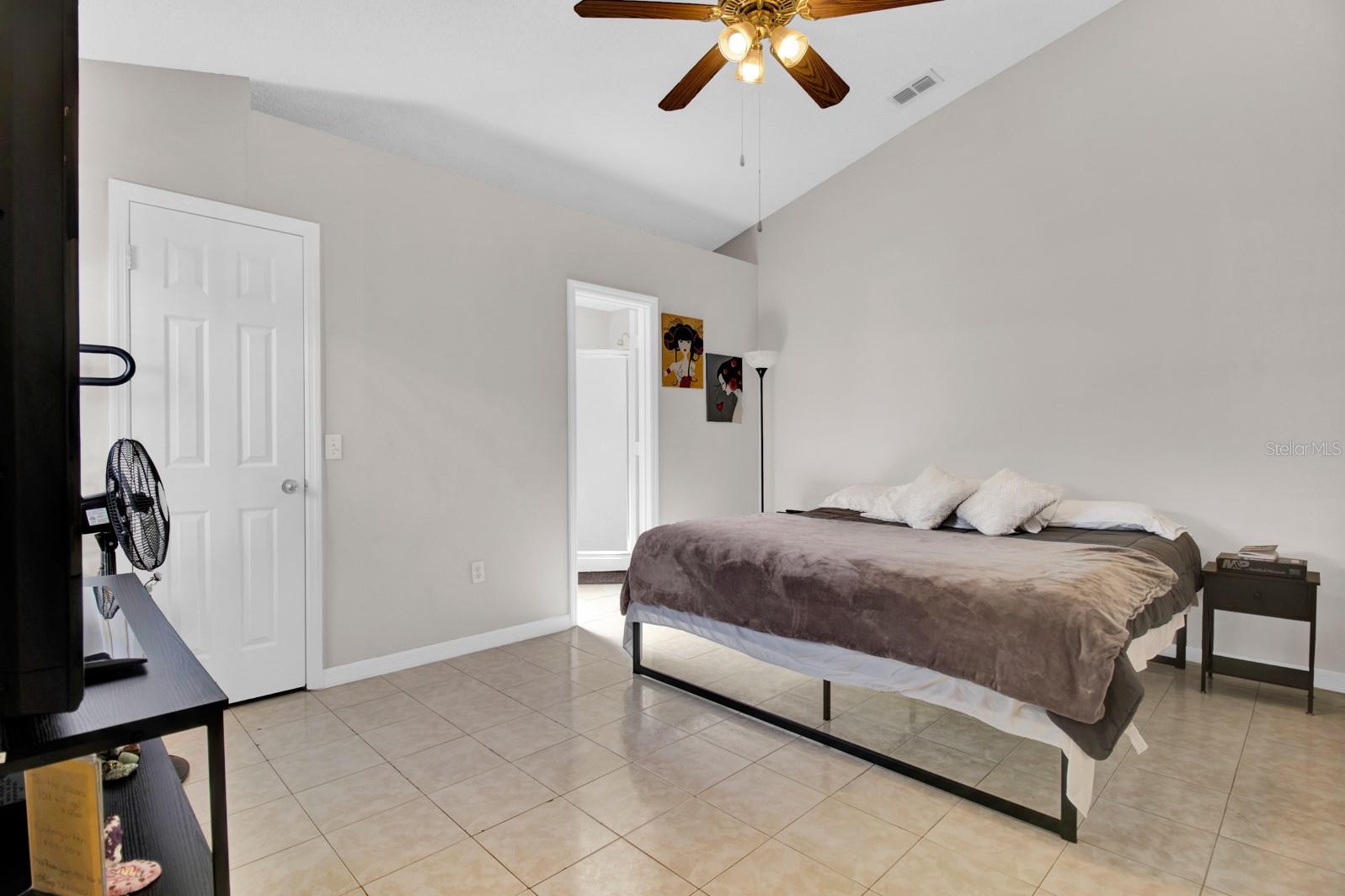Image 22 of 48 For 905 Gascony Court