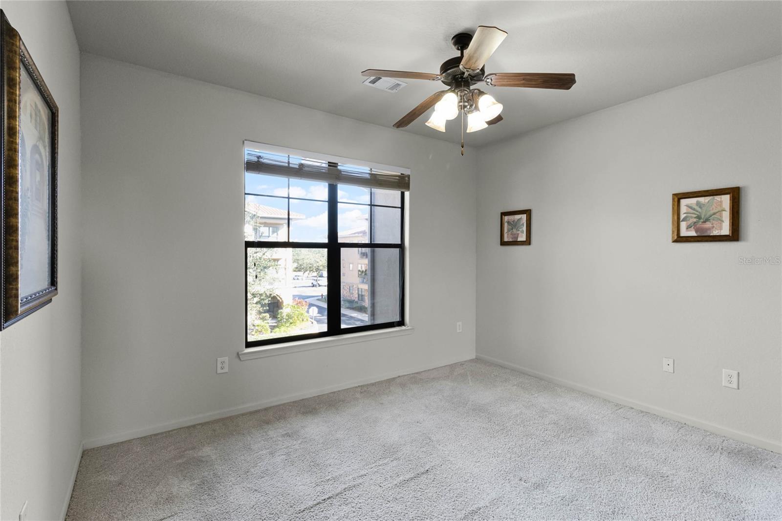 Image 14 of 47 For 902 Charo Parkway 636