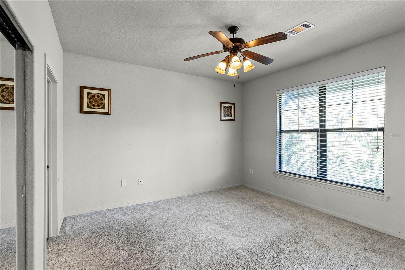 Image 19 of 47 For 902 Charo Parkway 636