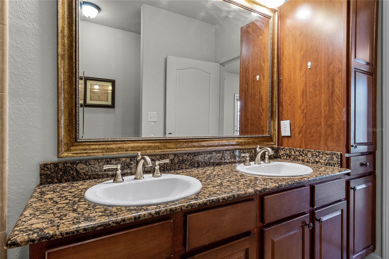 Image 25 of 47 For 902 Charo Parkway 636