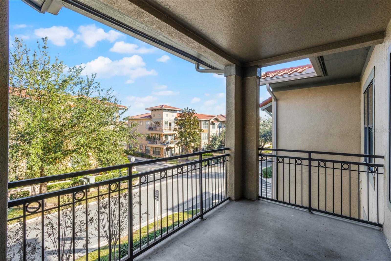 Image 27 of 47 For 902 Charo Parkway 636