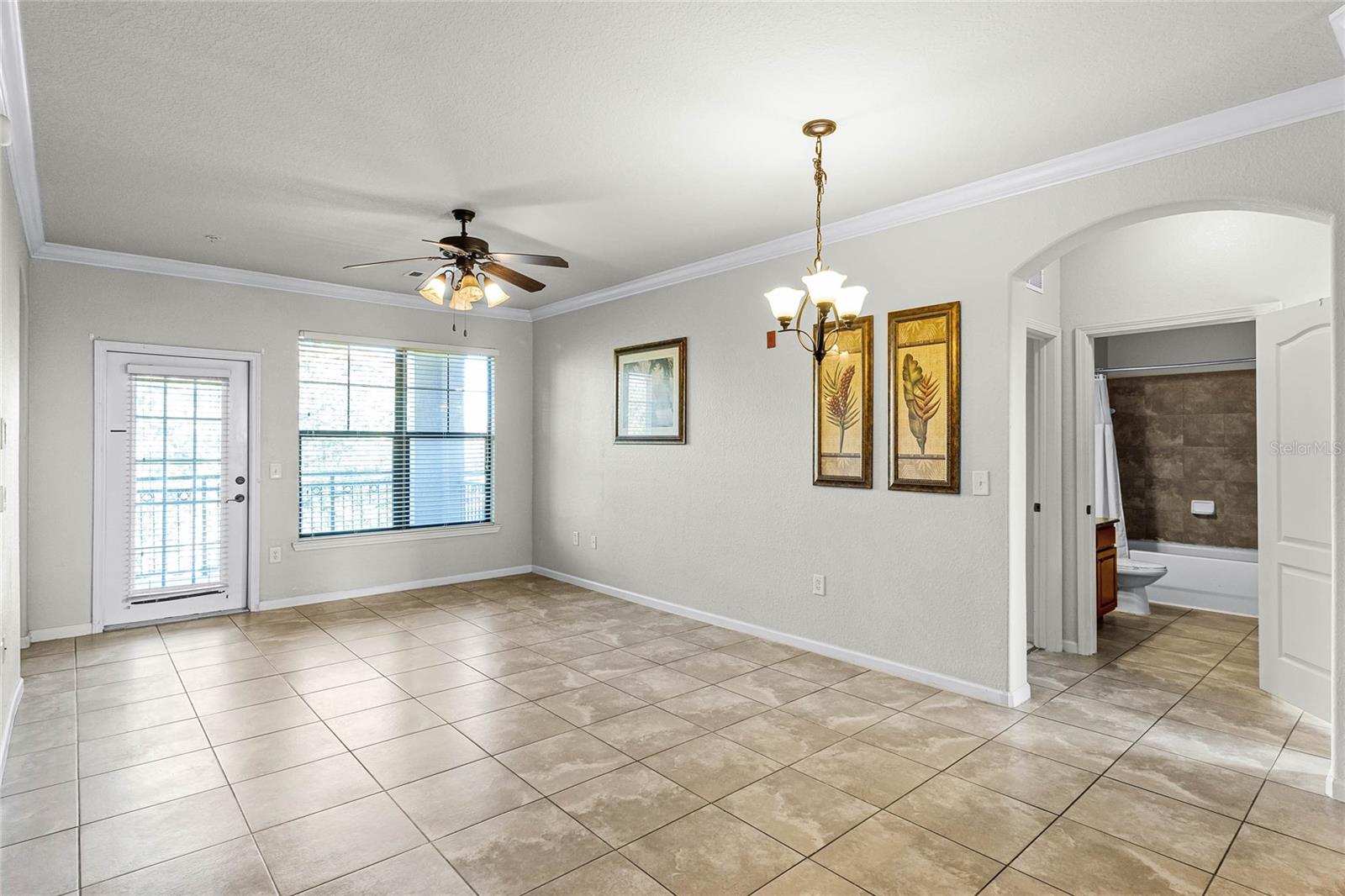 Image 3 of 47 For 902 Charo Parkway 636