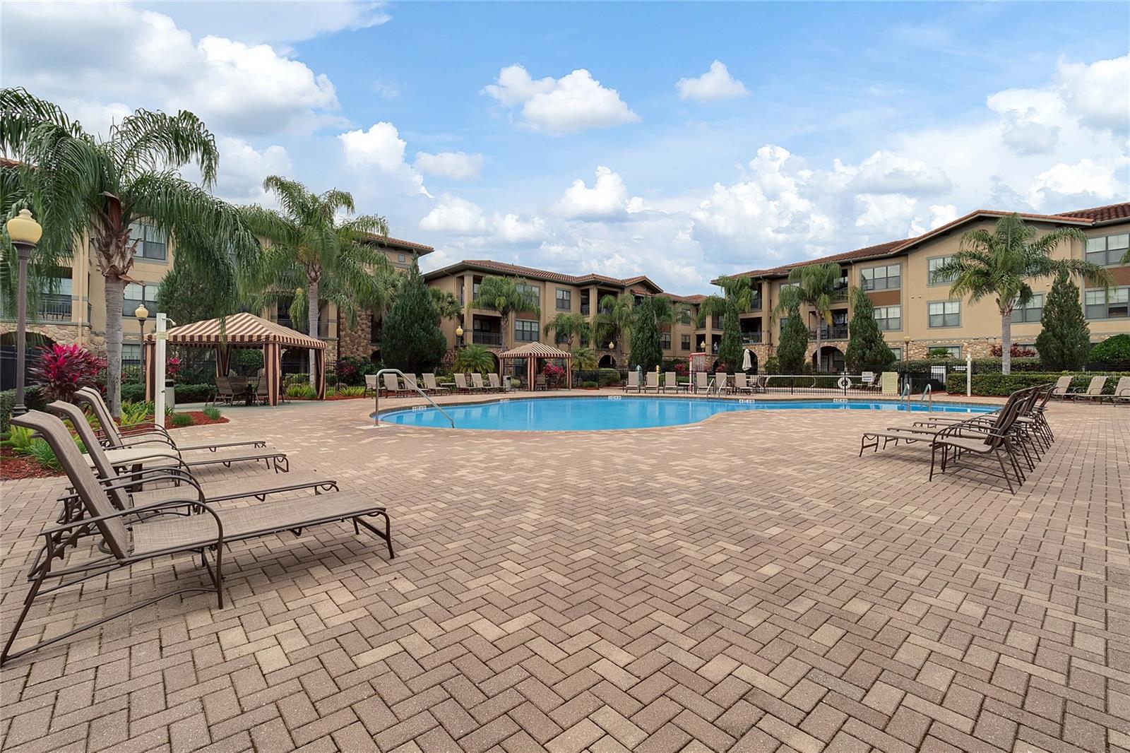 Image 34 of 47 For 902 Charo Parkway 636