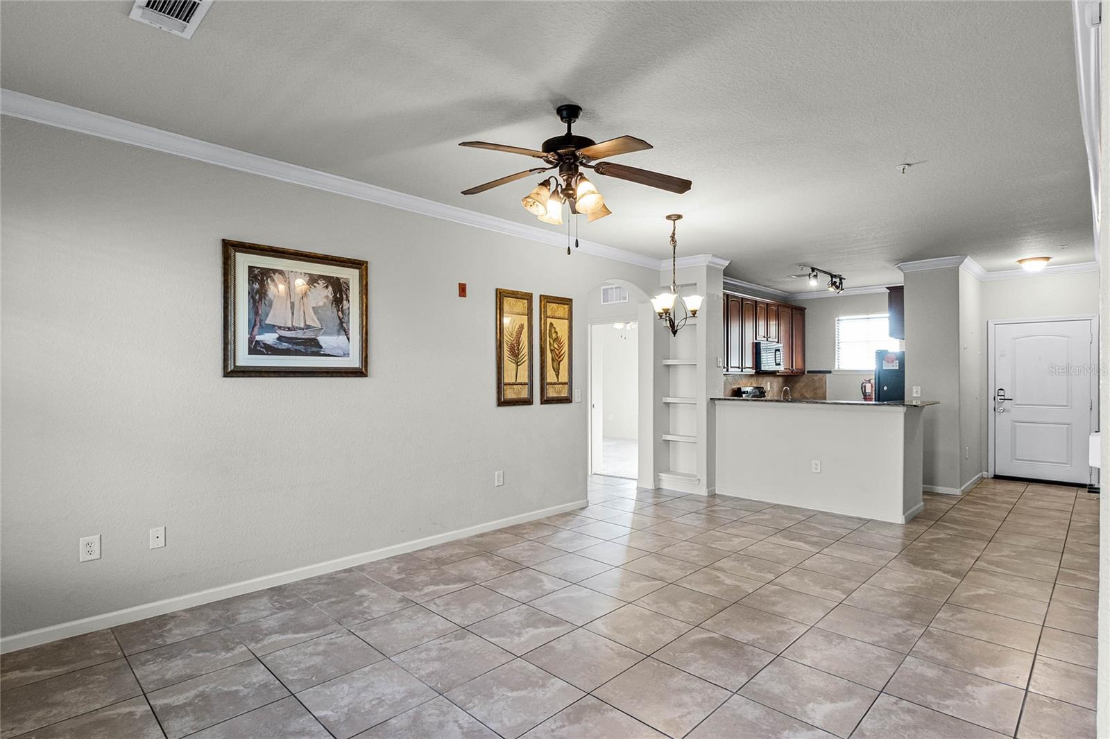 Image 4 of 47 For 902 Charo Parkway 636