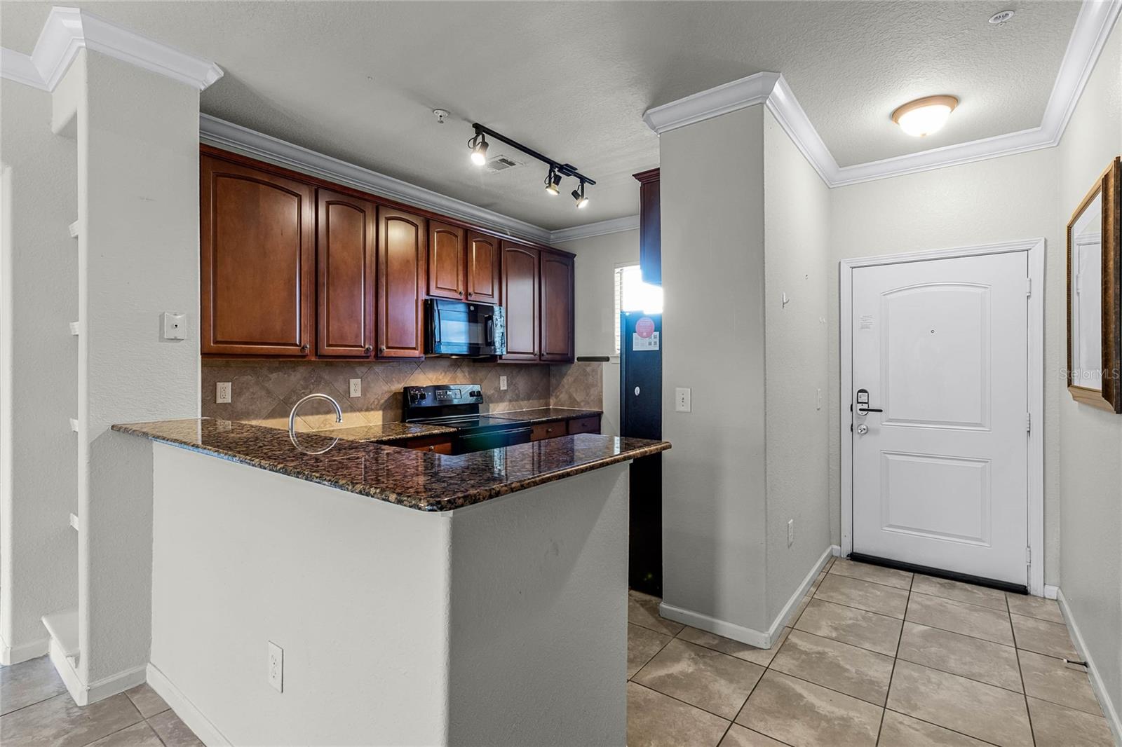 Image 5 of 47 For 902 Charo Parkway 636