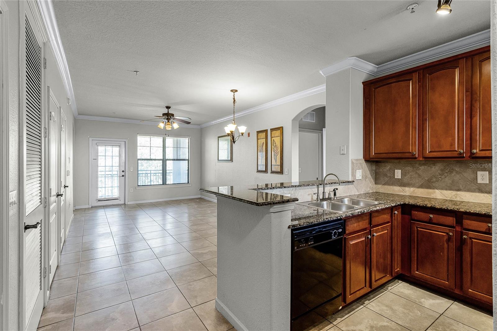Image 6 of 47 For 902 Charo Parkway 636