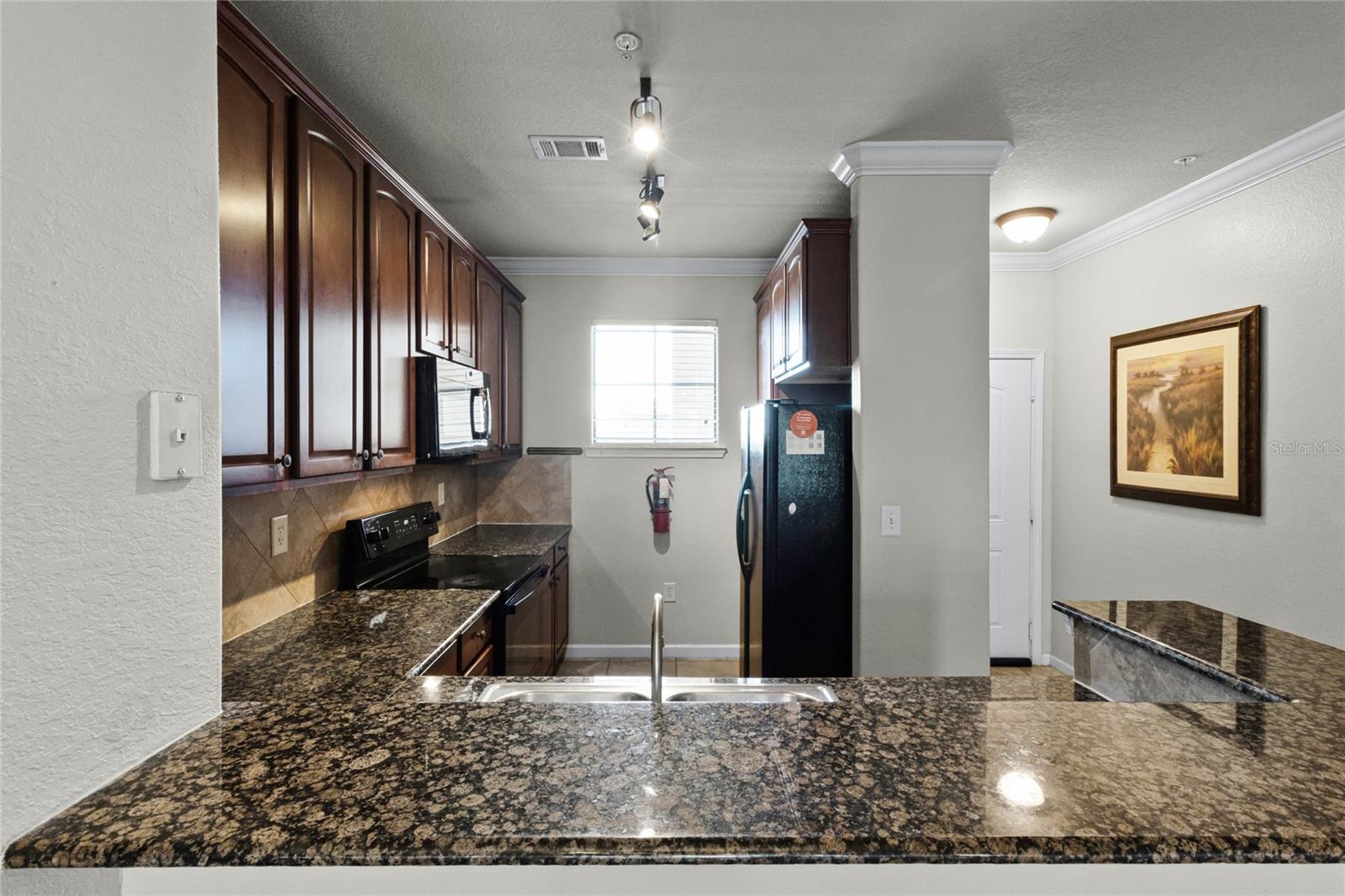 Image 7 of 47 For 902 Charo Parkway 636