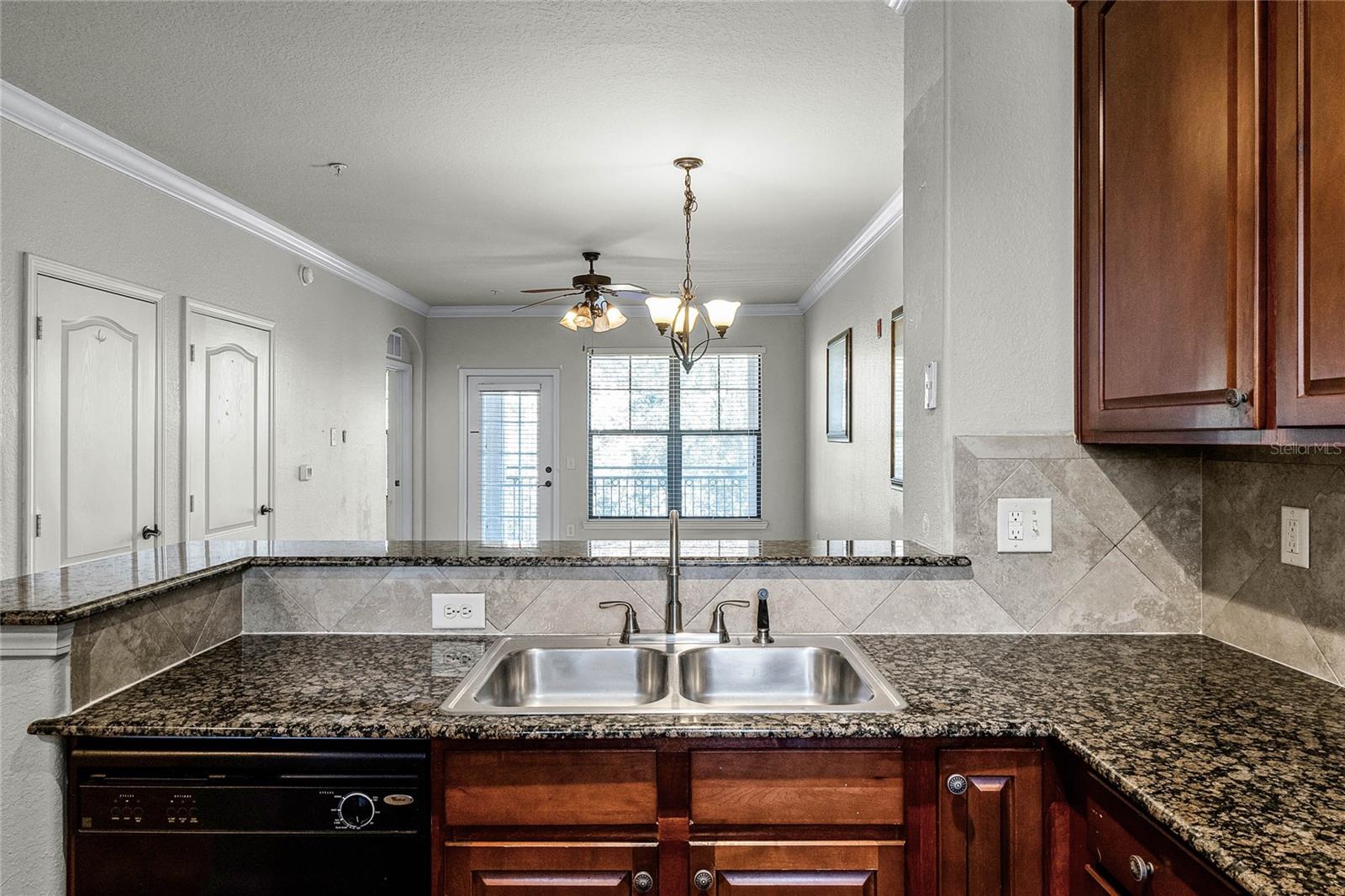 Image 8 of 47 For 902 Charo Parkway 636