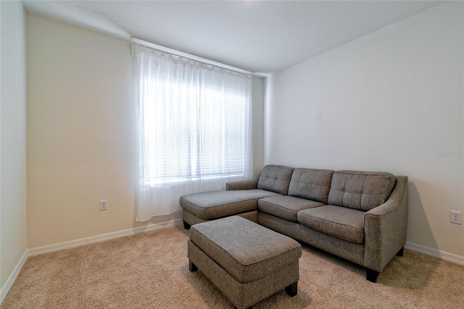 Image 7 of 42 For 527 Noble Avenue