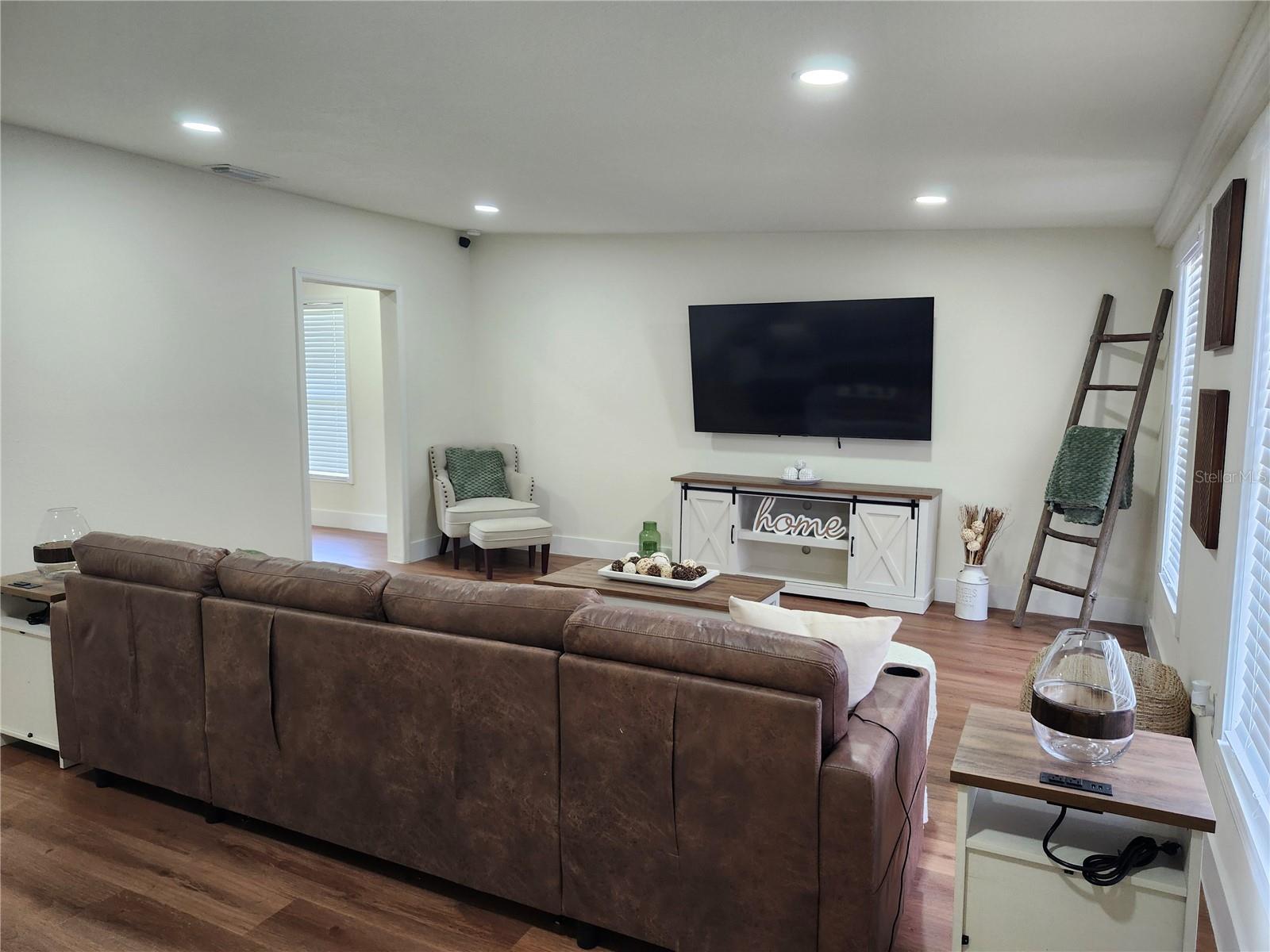 Image 10 of 53 For 4950 Nova Avenue