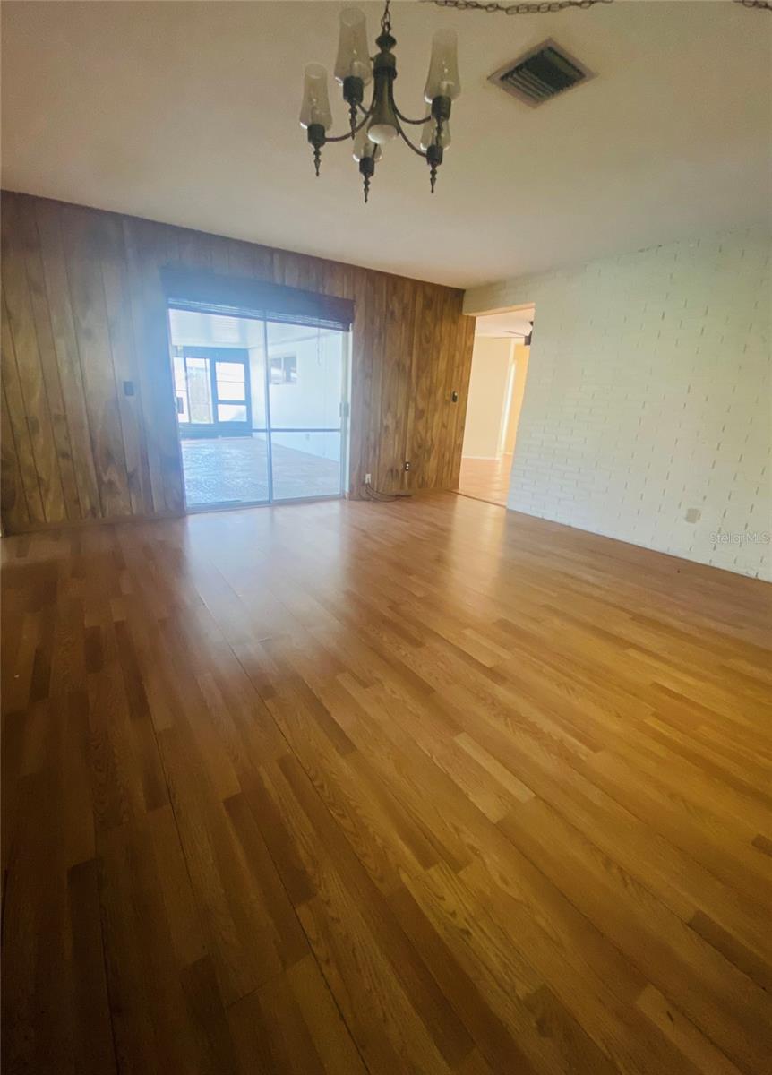 Image 6 of 41 For 2913 Bayeux Avenue