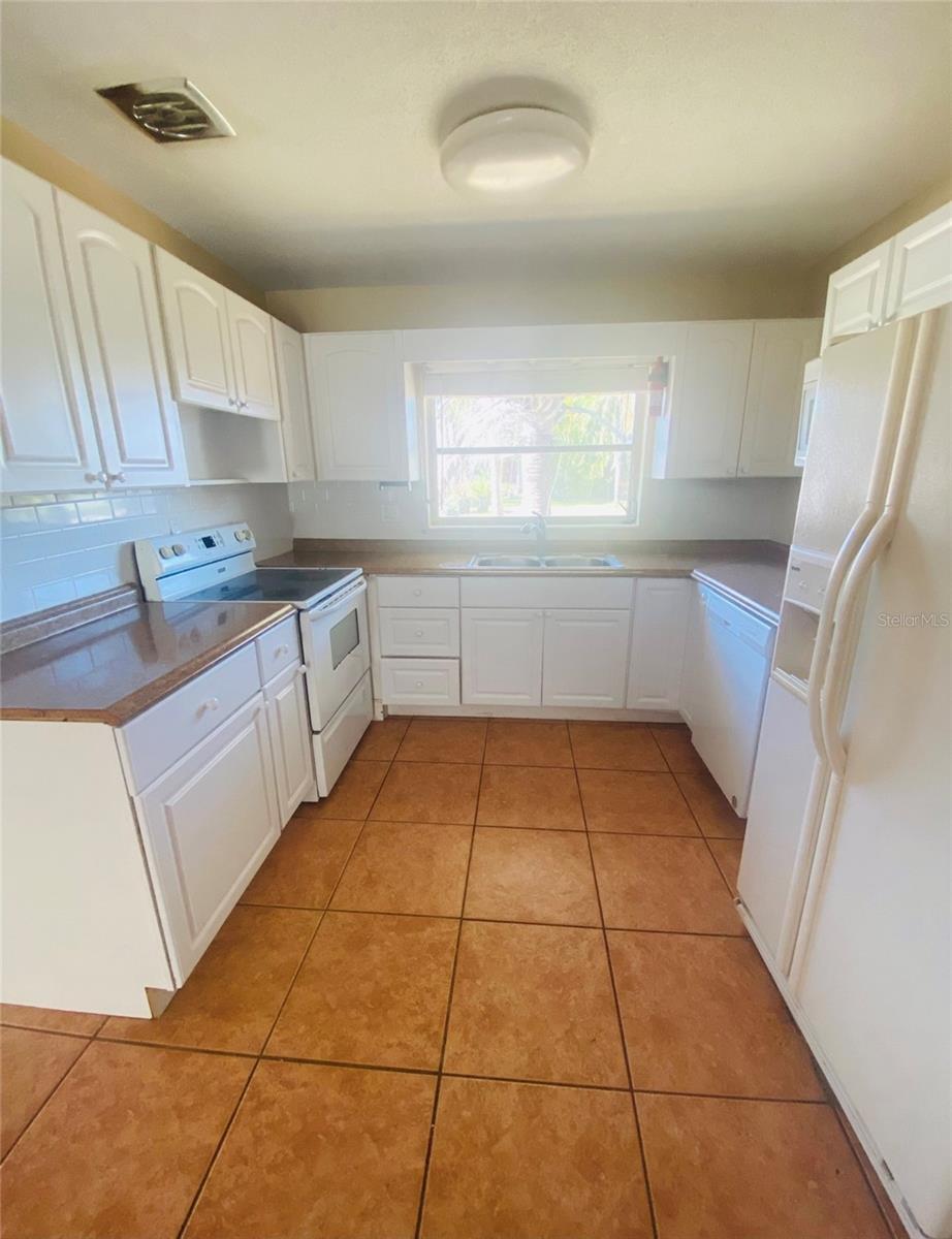 Image 7 of 41 For 2913 Bayeux Avenue