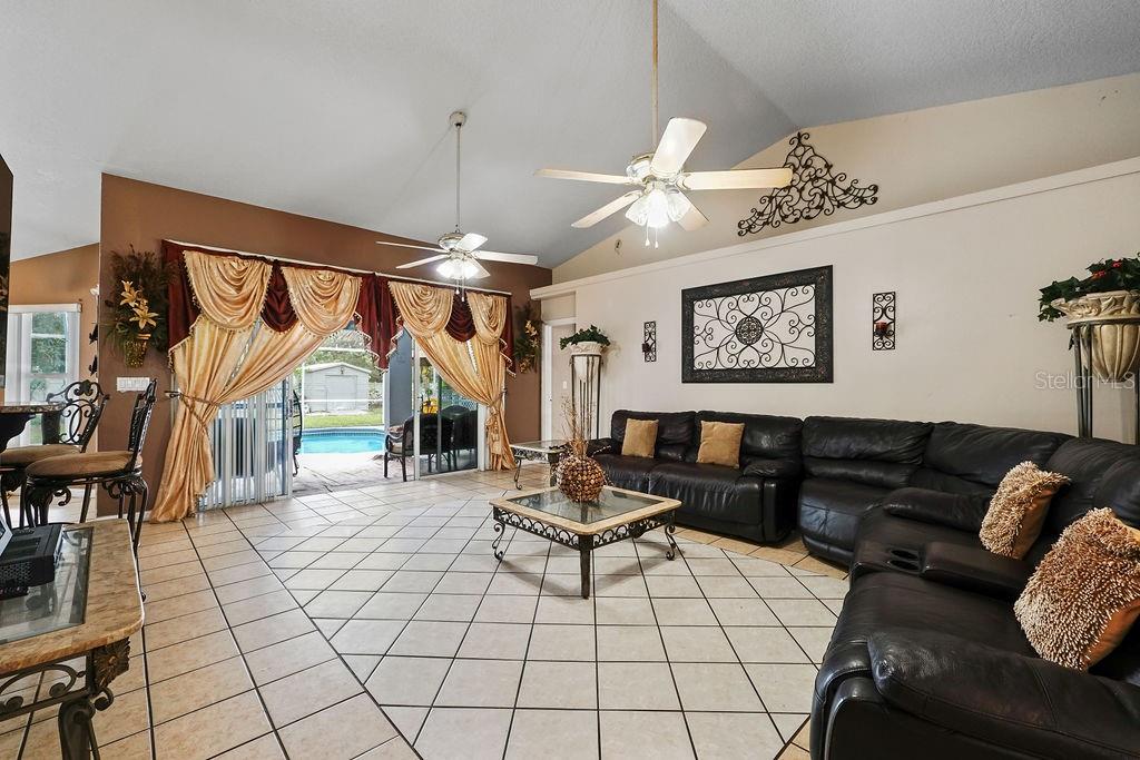Image 12 of 41 For 918 San Paulo Way