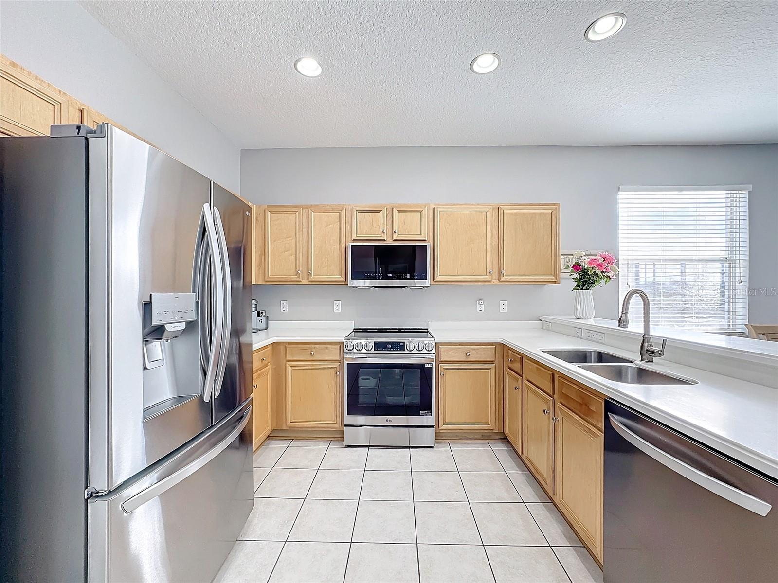 Image 10 of 50 For 370 Henley Circle