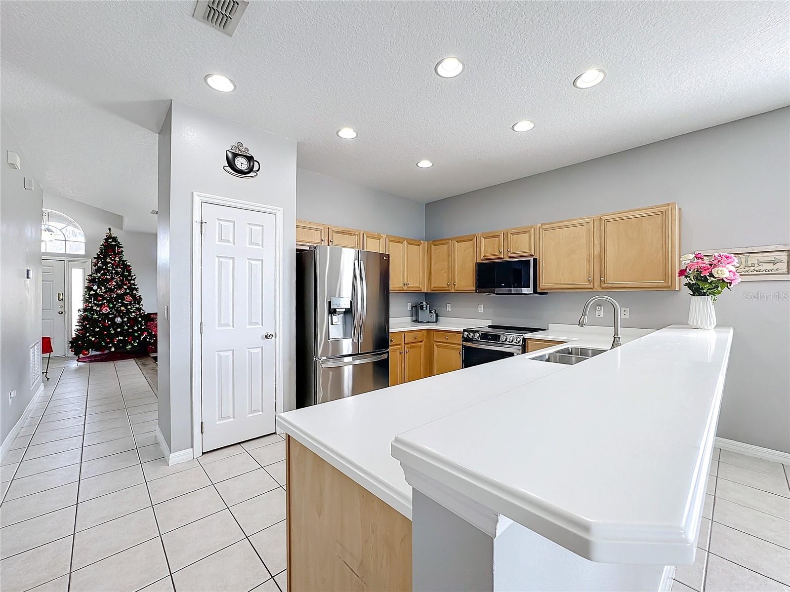 Image 13 of 50 For 370 Henley Circle