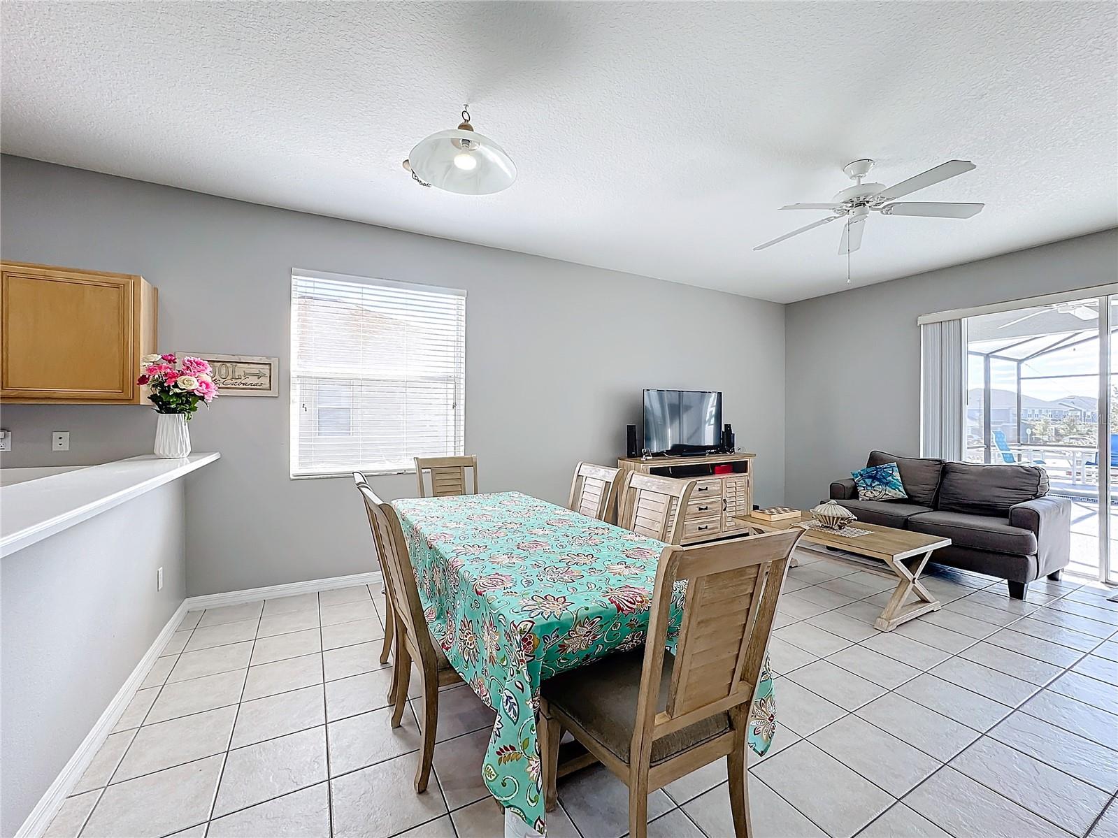 Image 15 of 50 For 370 Henley Circle