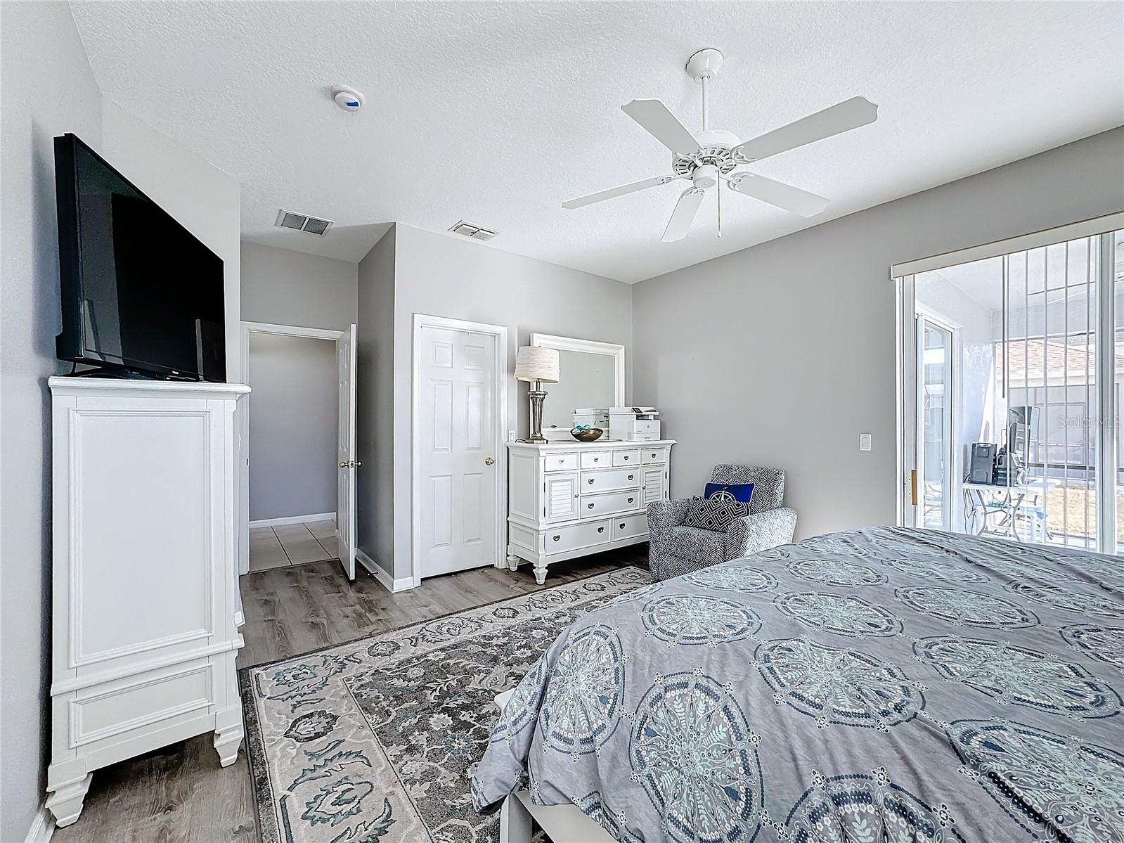 Image 36 of 50 For 370 Henley Circle