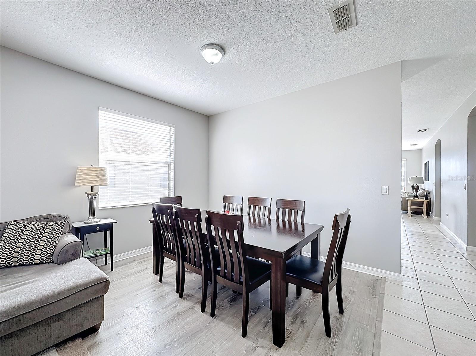 Image 6 of 50 For 370 Henley Circle