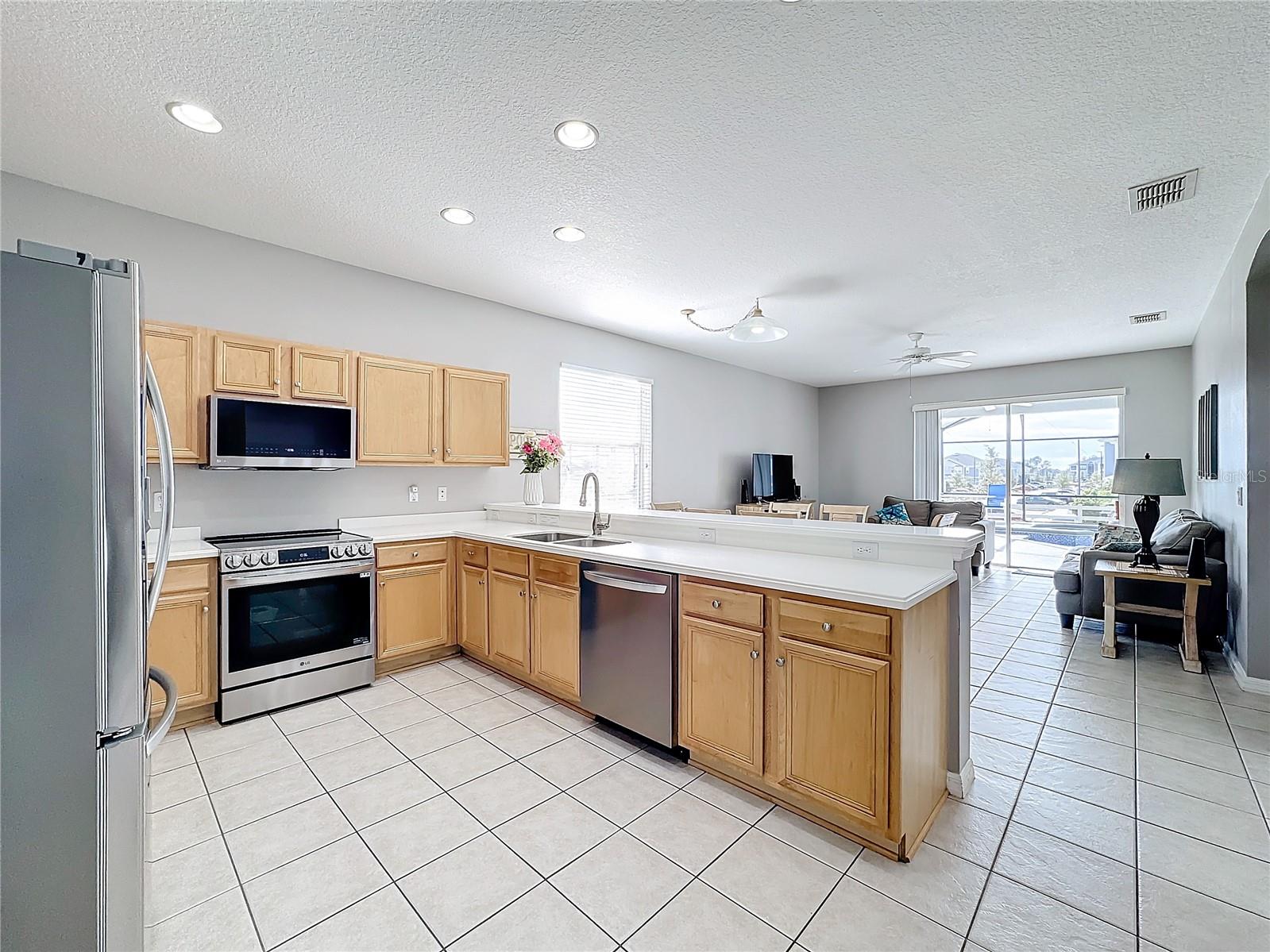 Image 9 of 50 For 370 Henley Circle