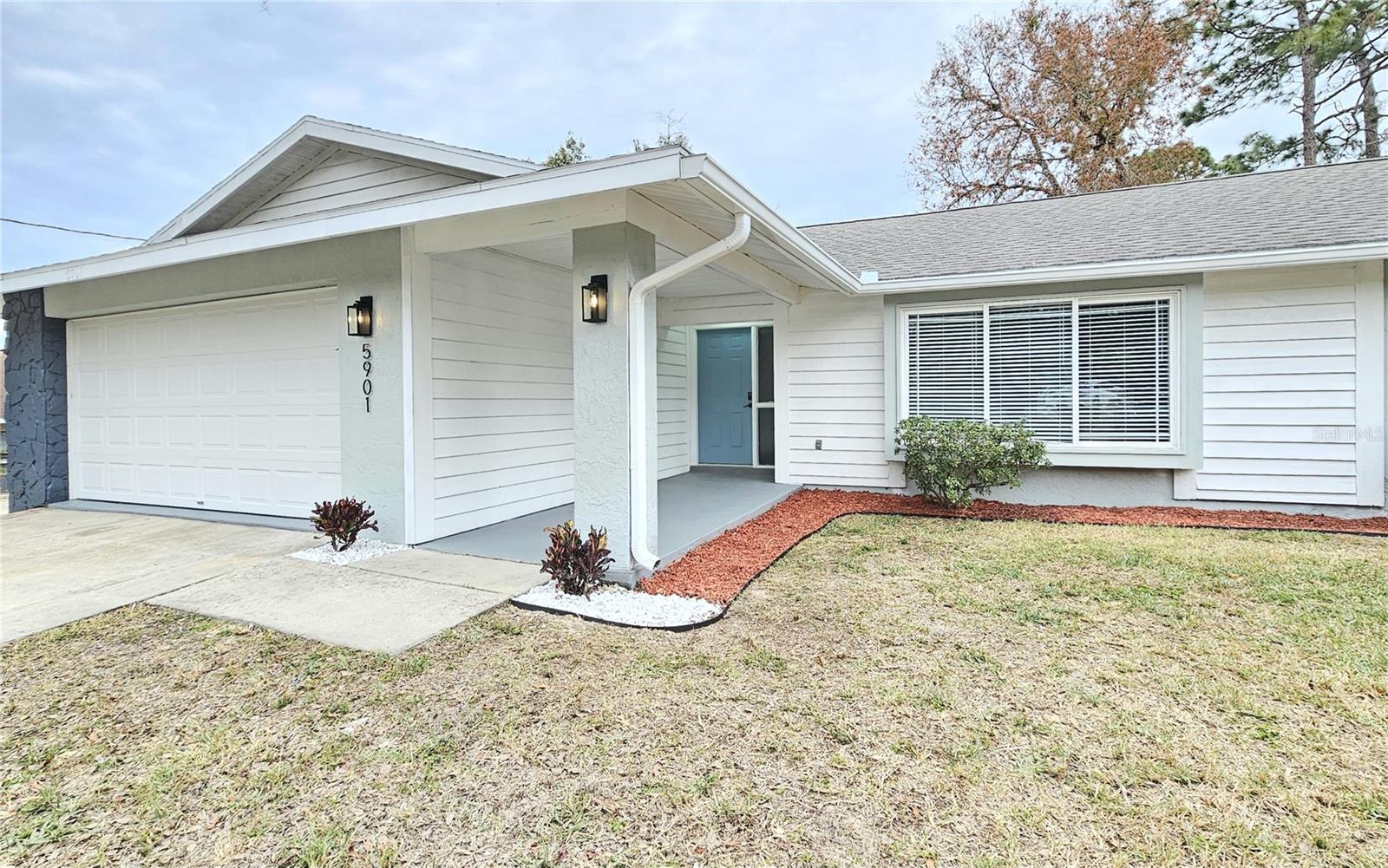 Listing photo id 0 for 5901 Woodside Drive