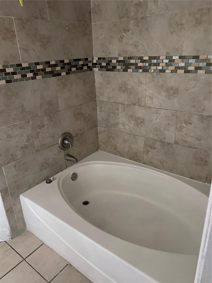 Image 10 of 15 For 6413 Astor Village  210