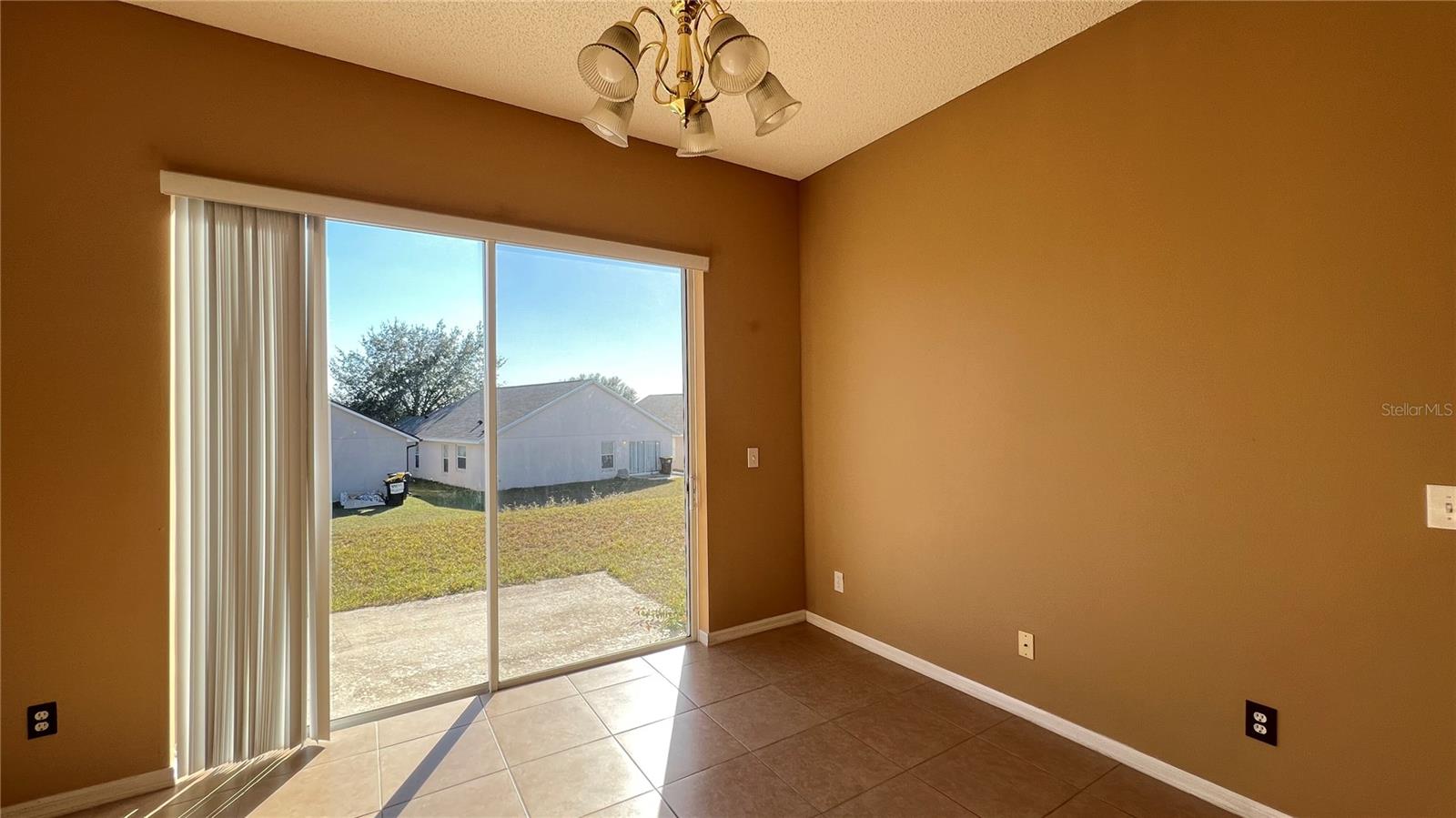 Image 19 of 36 For 215 Dalton Court