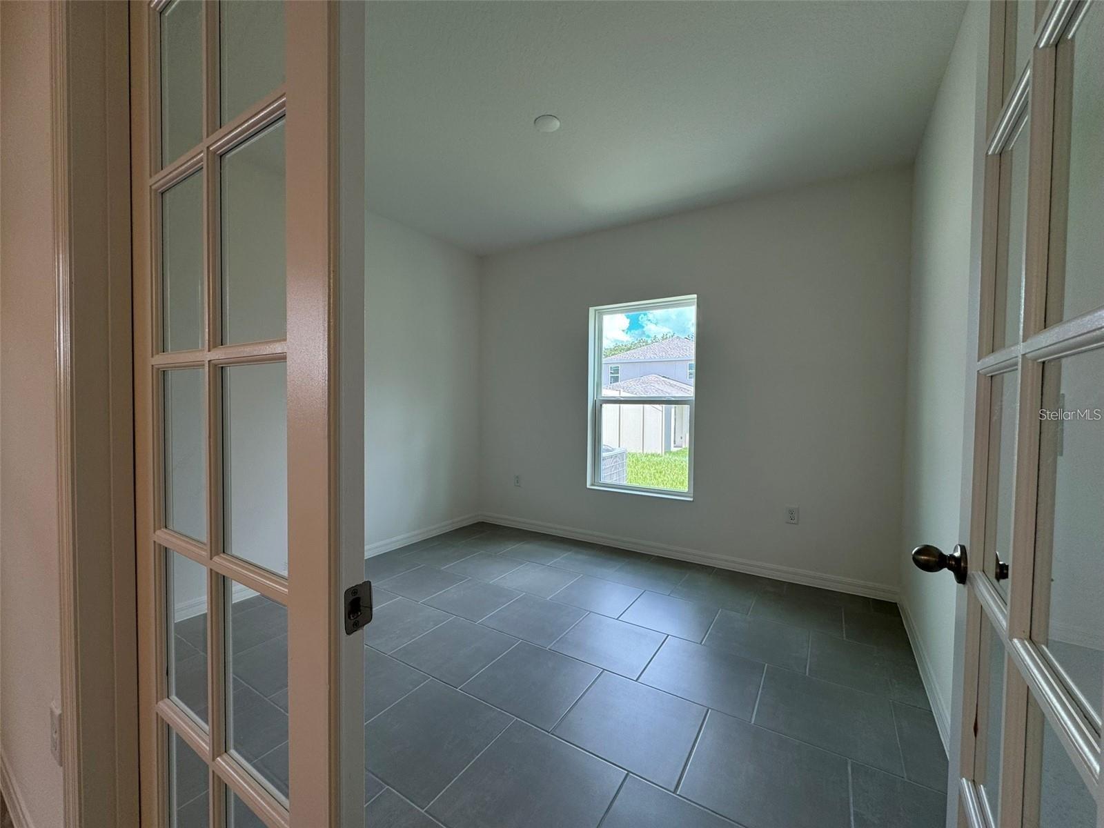 Image 3 of 15 For 1718 Tree Shade Drive