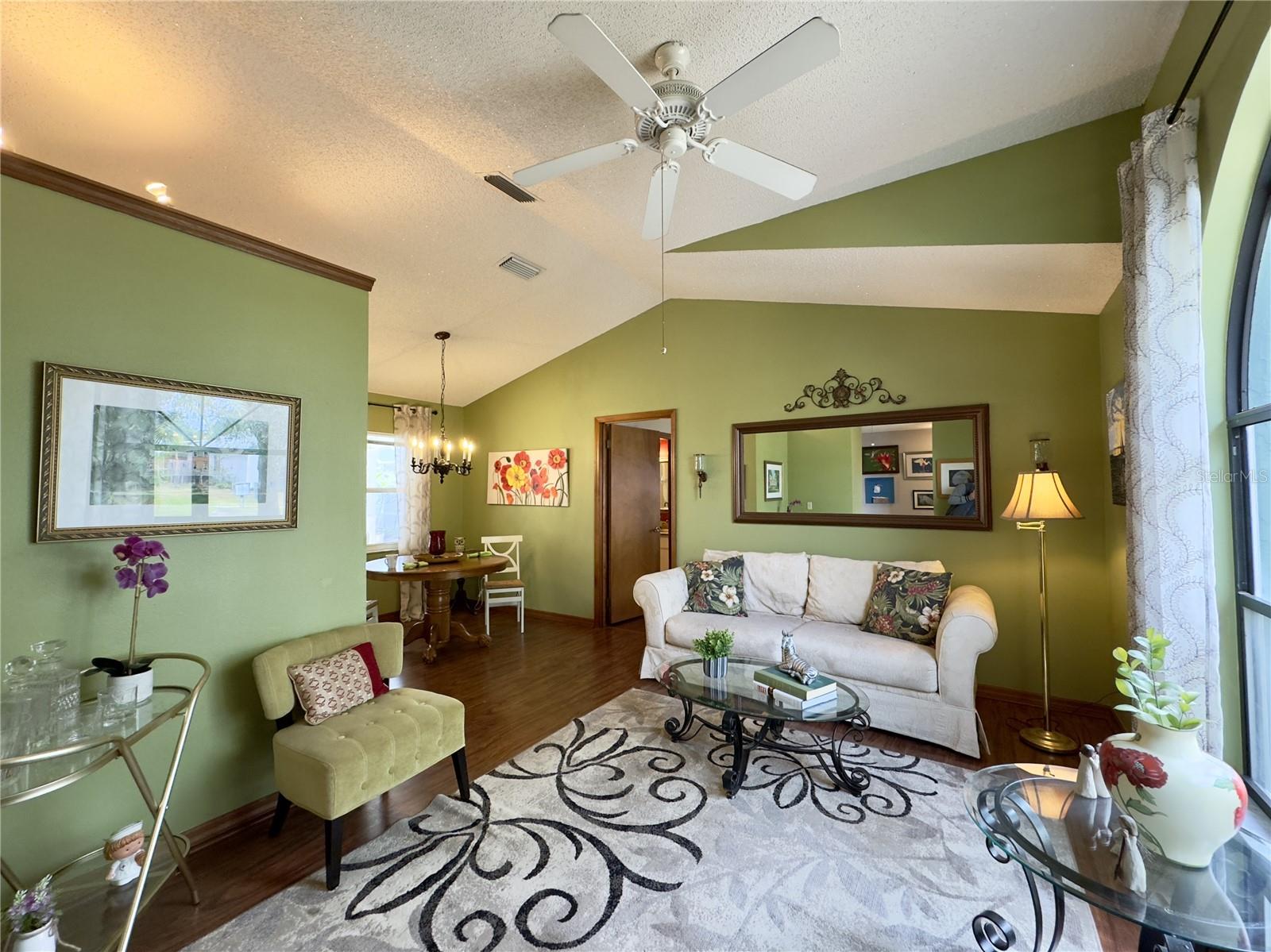 Image 11 of 50 For 31 Augusta Circle